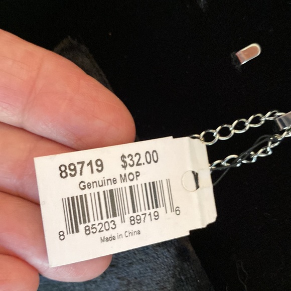 NWT Womens Cookie Lee Genuine MOP Necklace & Earrings - Picture 4 of 14